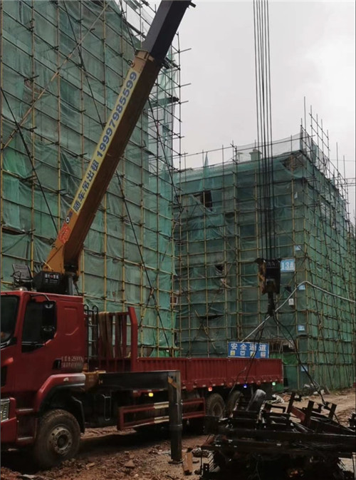 灵武市“慢工细活”—— 吊车的 “微动控制” 技术