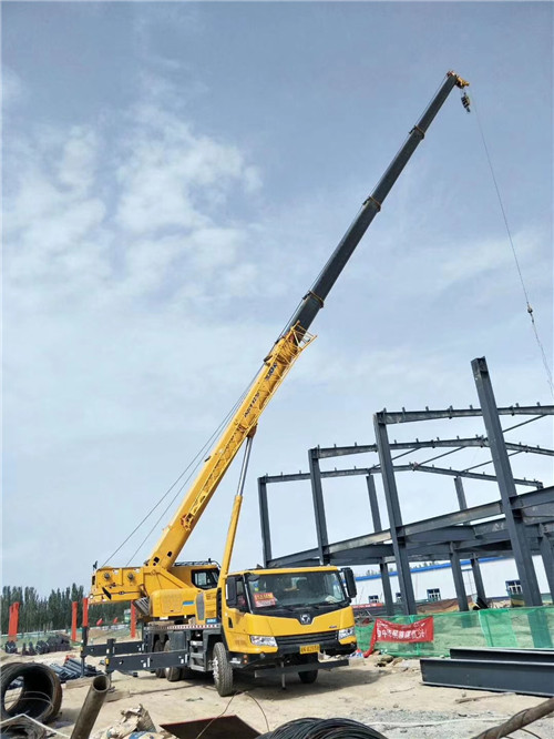 灵武市超高层建筑钢结构吊装案例